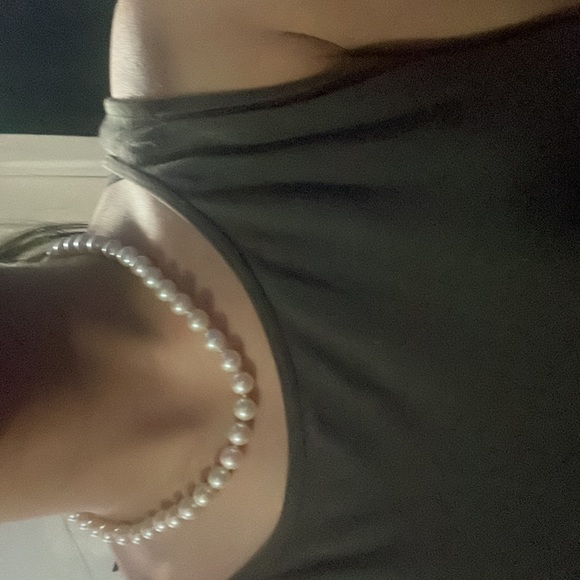 Vintage Monet Pearl Necklace - Faux Pearl Choker- Like New - Picture 4 of 4